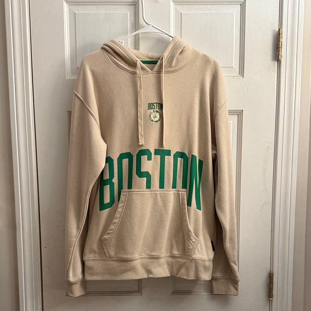 Celtics Sweatshirt Size Medium